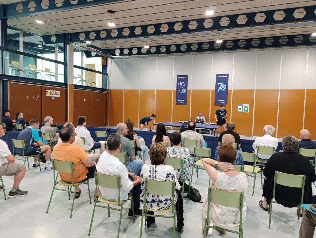 Públic al pavelló durant els actes del 70è aniversari del CTT Olesa